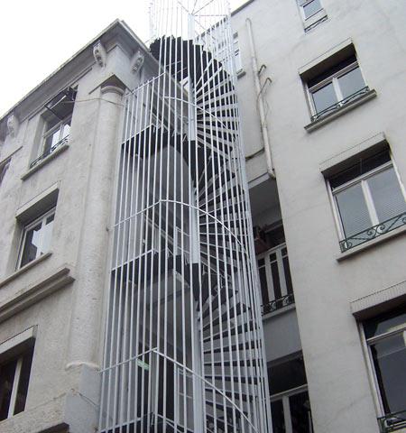 Dairesel Yangın Merdiveni Dairesel Yangın Merdiveni